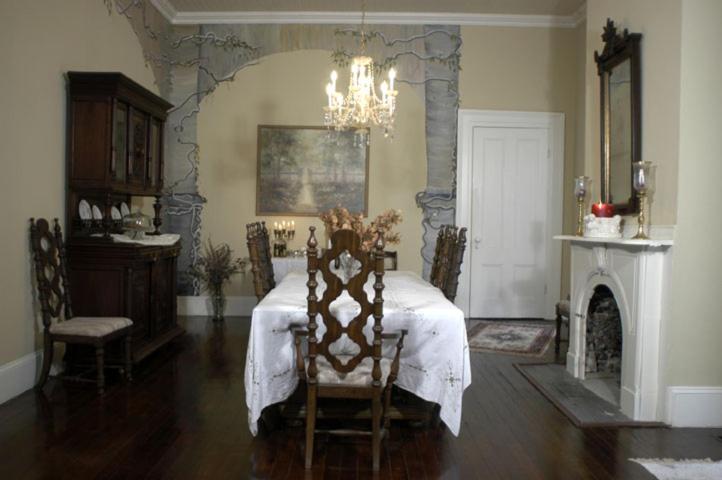 | 1872 Denham Inn