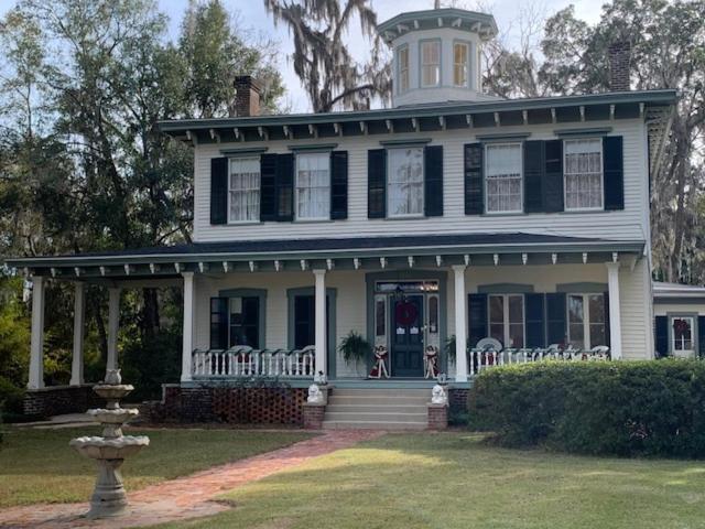 | 1872 Denham Inn