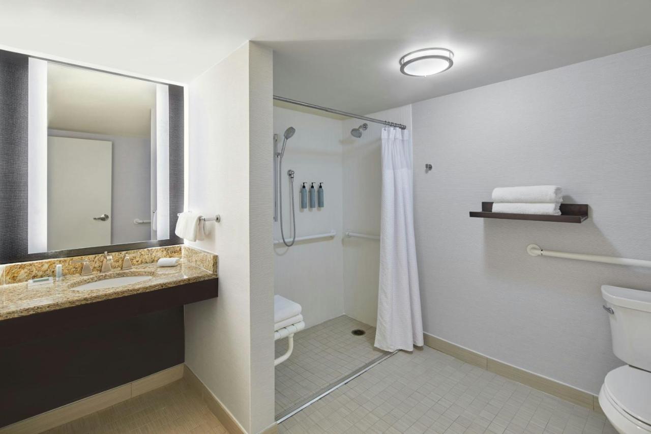 | Courtyard by Marriott Lebanon