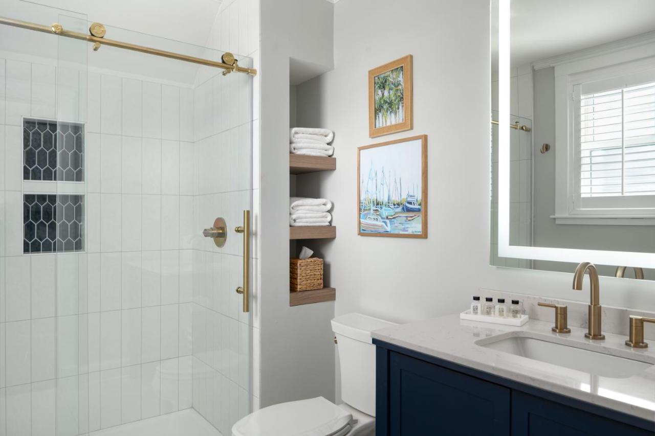 | Elizabeth Pointe Lodge