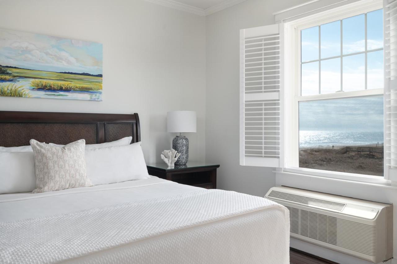 | Elizabeth Pointe Lodge