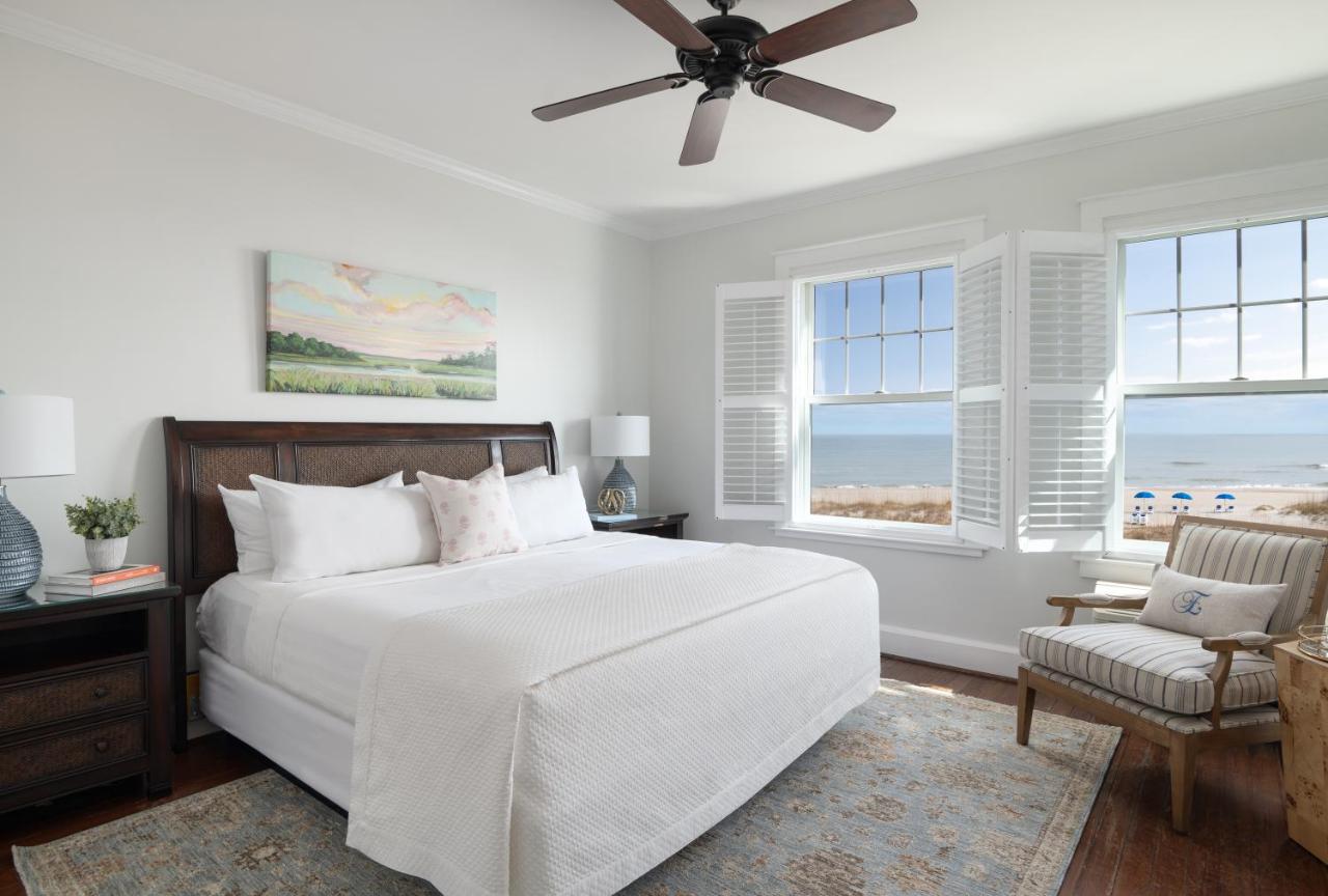| Elizabeth Pointe Lodge