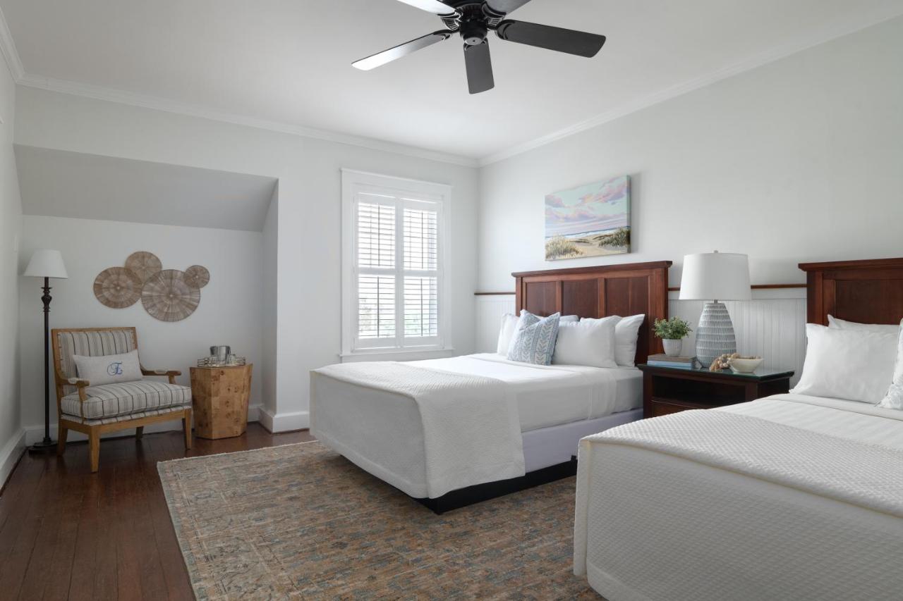 | Elizabeth Pointe Lodge