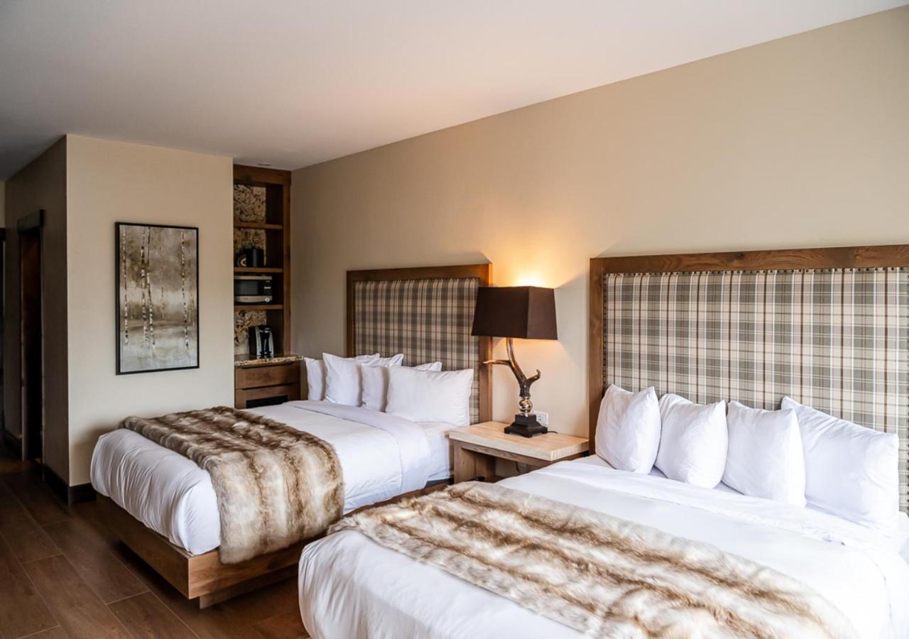 Queen Room with Two Queen Beds at The Estes Park Resort