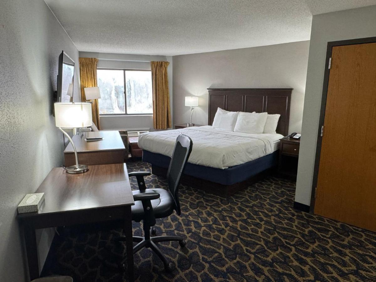| Greenlight Inn & Suites St James