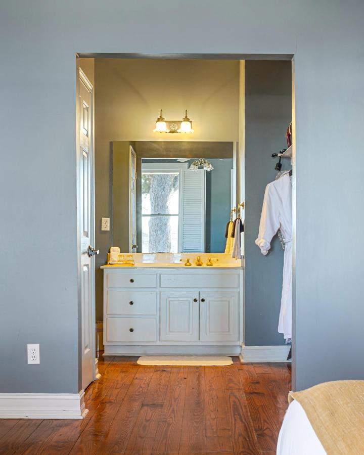  | Stone Mountain Manor