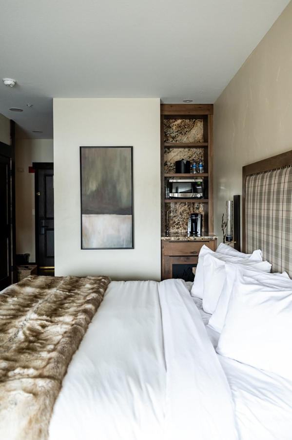 King Room at The Estes Park Resort