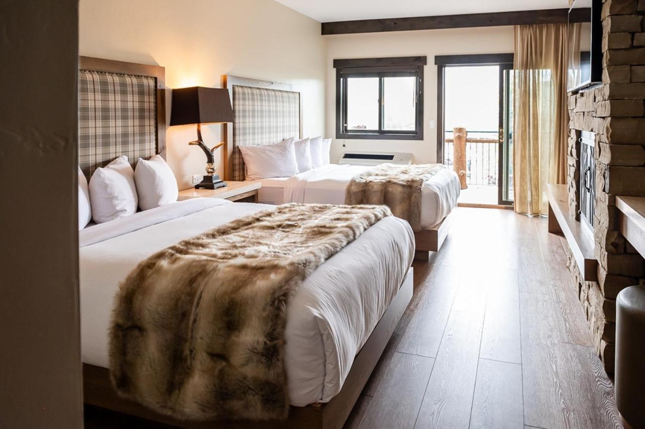 Queen Room with Two Queen Beds with Lake View at The Estes Park Resort