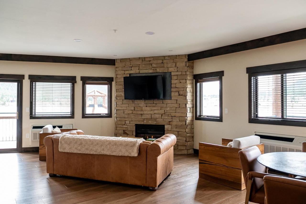 Deluxe Queen Suite with Two Sofa Beds with Lake View at The Estes Park Resort