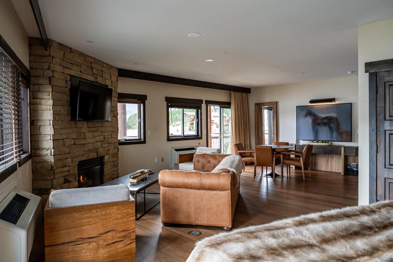 Deluxe Queen Suite with Two Sofa Beds with Lake View at The Estes Park Resort