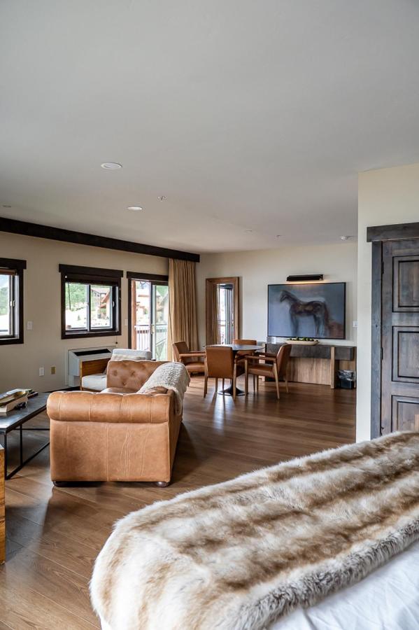 Deluxe Queen Suite with Two Sofa Beds with Lake View at The Estes Park Resort