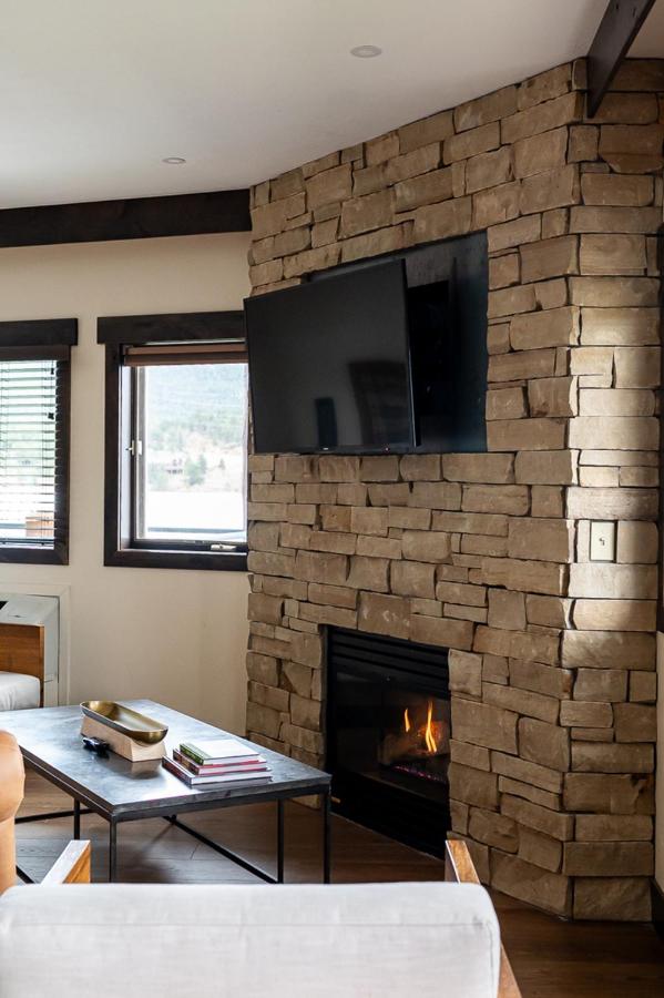 Deluxe Queen Suite with Two Sofa Beds with Lake View at The Estes Park Resort