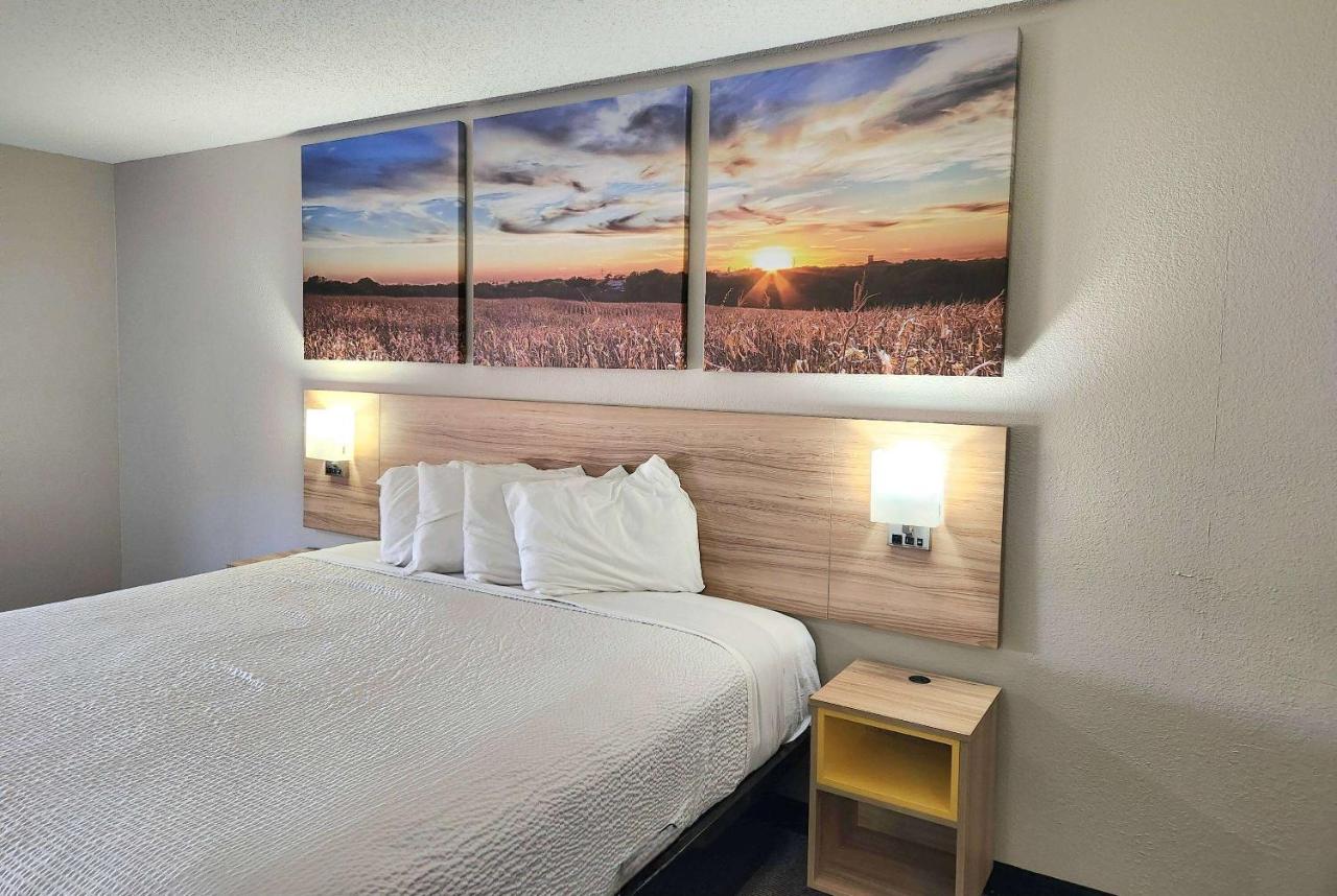 King Studio Suite - Non-Smoking at Days Inn & Suites by Wyndham New Iberia