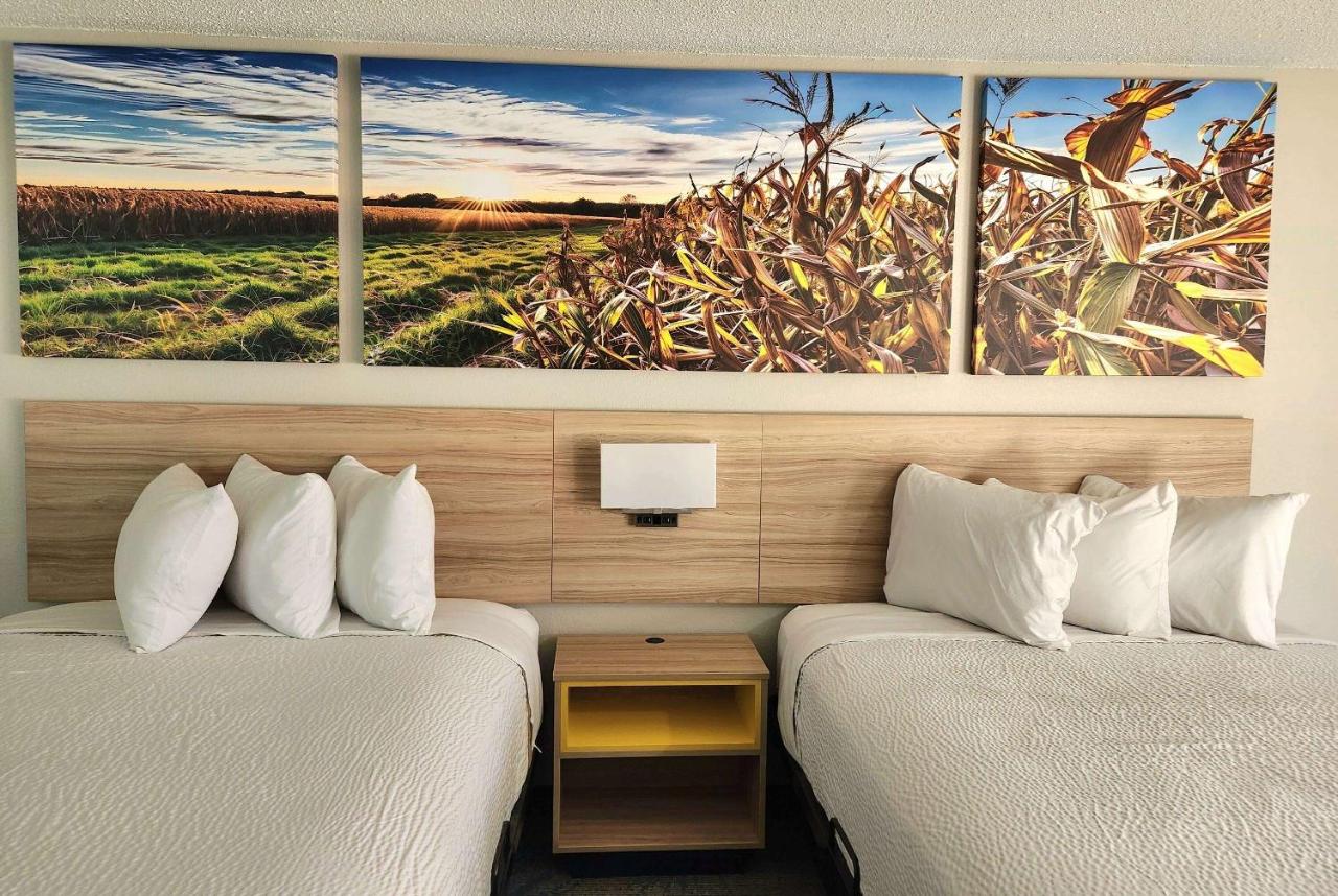 Queen Room with Two Queen Beds - Non-Smoking at Days Inn & Suites by Wyndham New Iberia