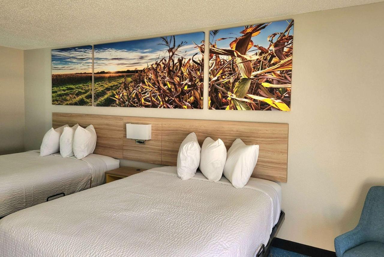 Queen Room with Two Queen Beds - Non-Smoking at Days Inn & Suites by Wyndham New Iberia