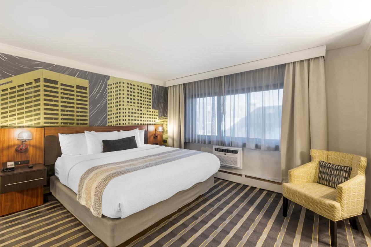 King Suite with Kitchen - Non-Smoking at Best Western Plus Milwaukee West