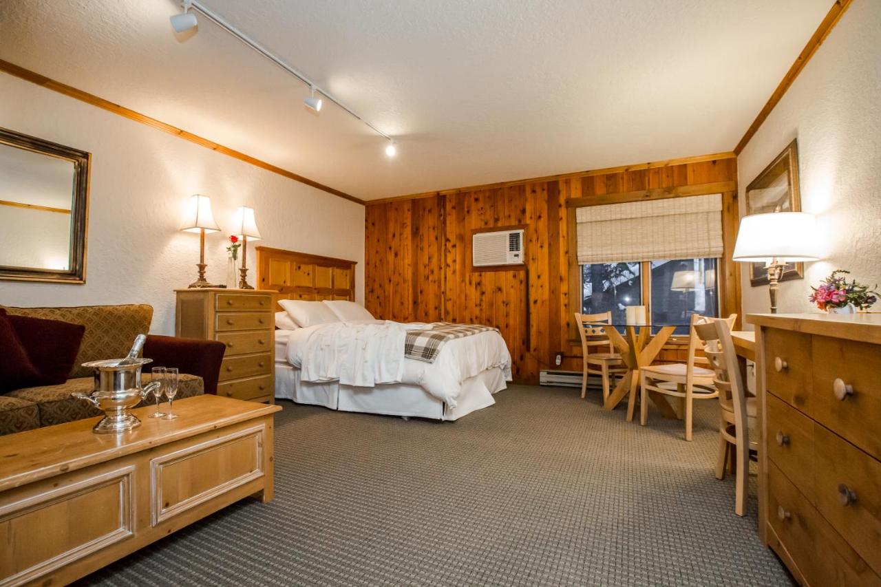Deluxe Queen Room at Kandahar Lodge at Whitefish Mountain Resort