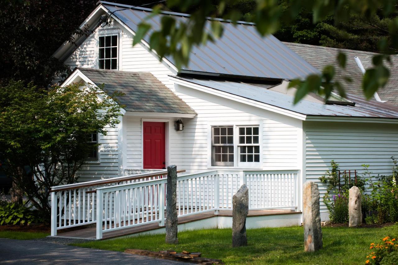 | Four Columns Inn