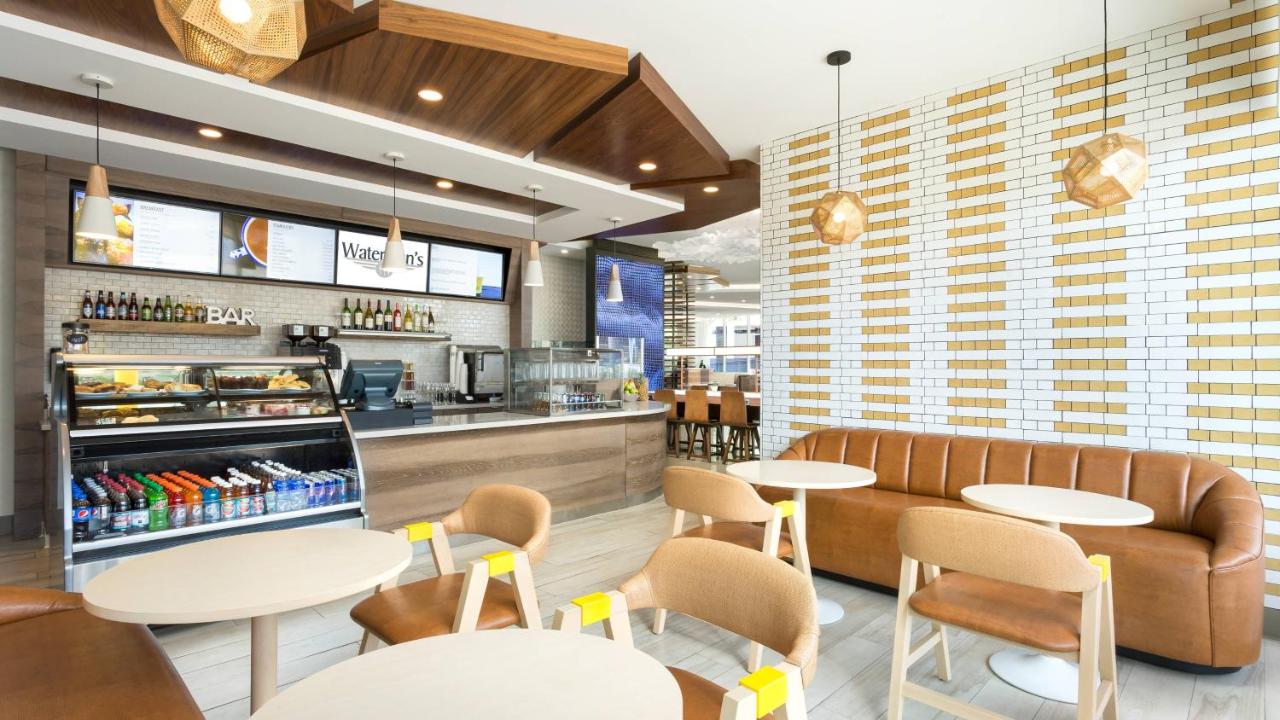| Courtyard by Marriott Santa Monica