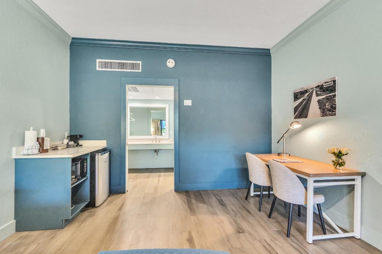  | Beachside Inn