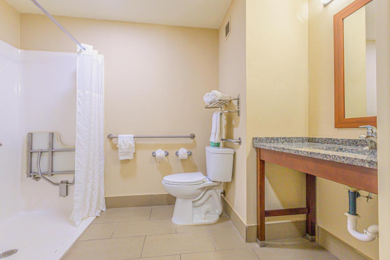 King Room - Accessible/Non-Smoking at Comfort Inn Ottawa Kansas