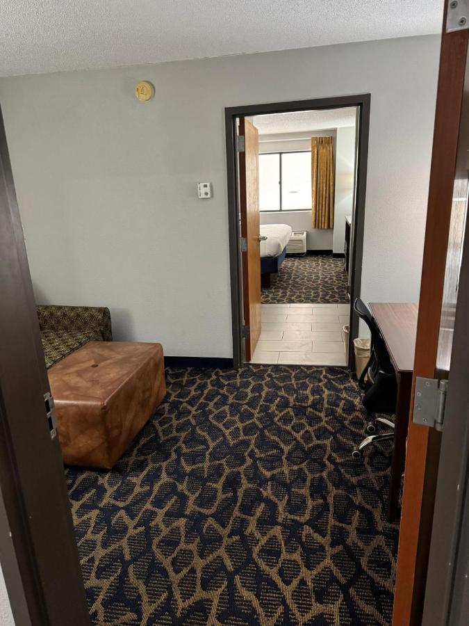 | Greenlight Inn & Suites St James