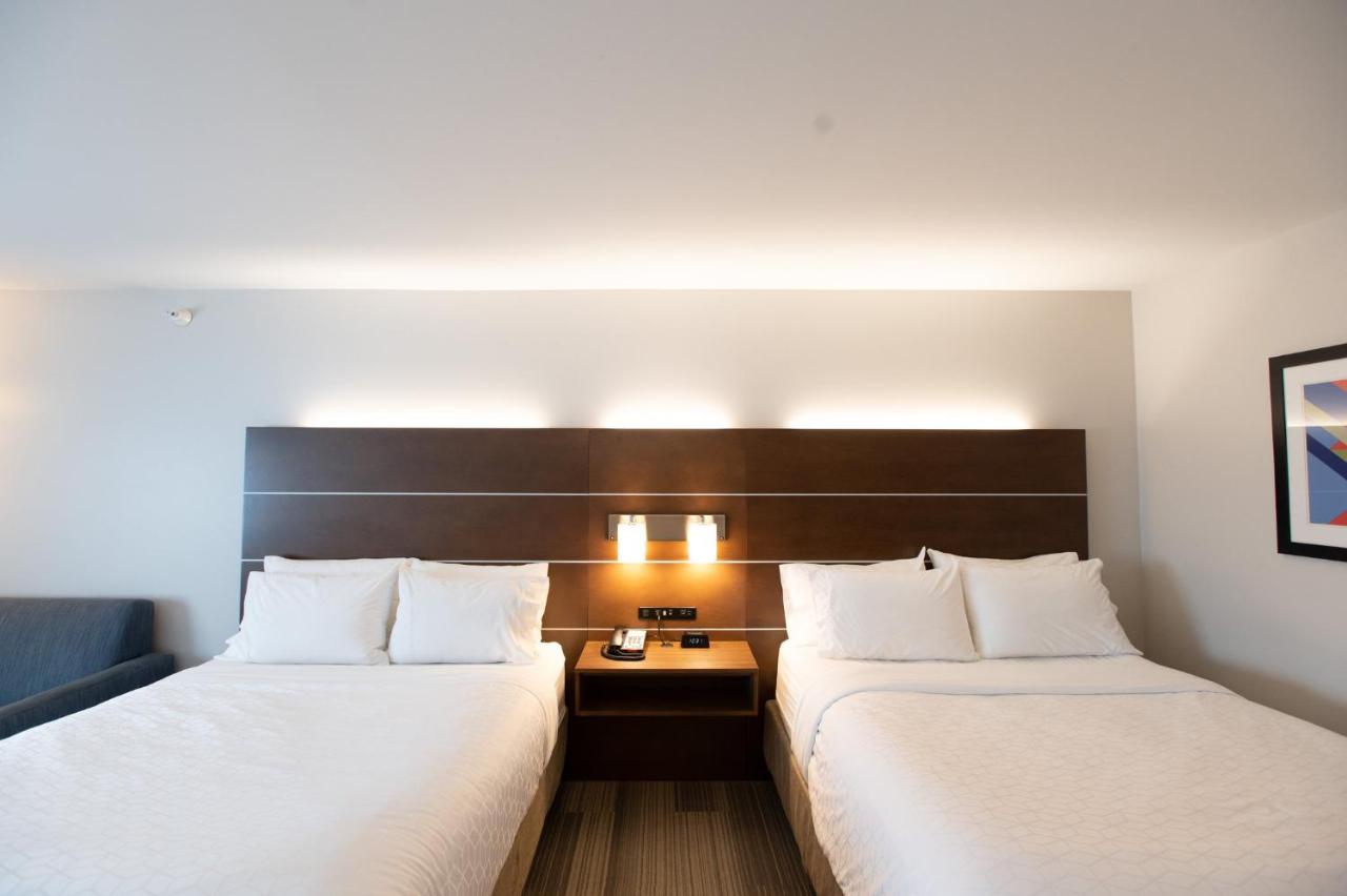 Queen Room with Two Queen Beds and Sofa Bed at Holiday Inn Express Houghton-Keweenaw by IHG