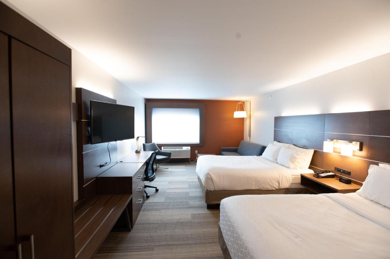 Queen Room with Two Queen Beds and Sofa Bed at Holiday Inn Express Houghton-Keweenaw by IHG