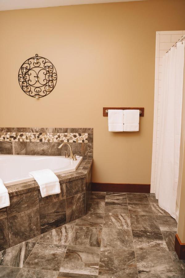 | Sojourner's Lodge & Log Cabin Suites