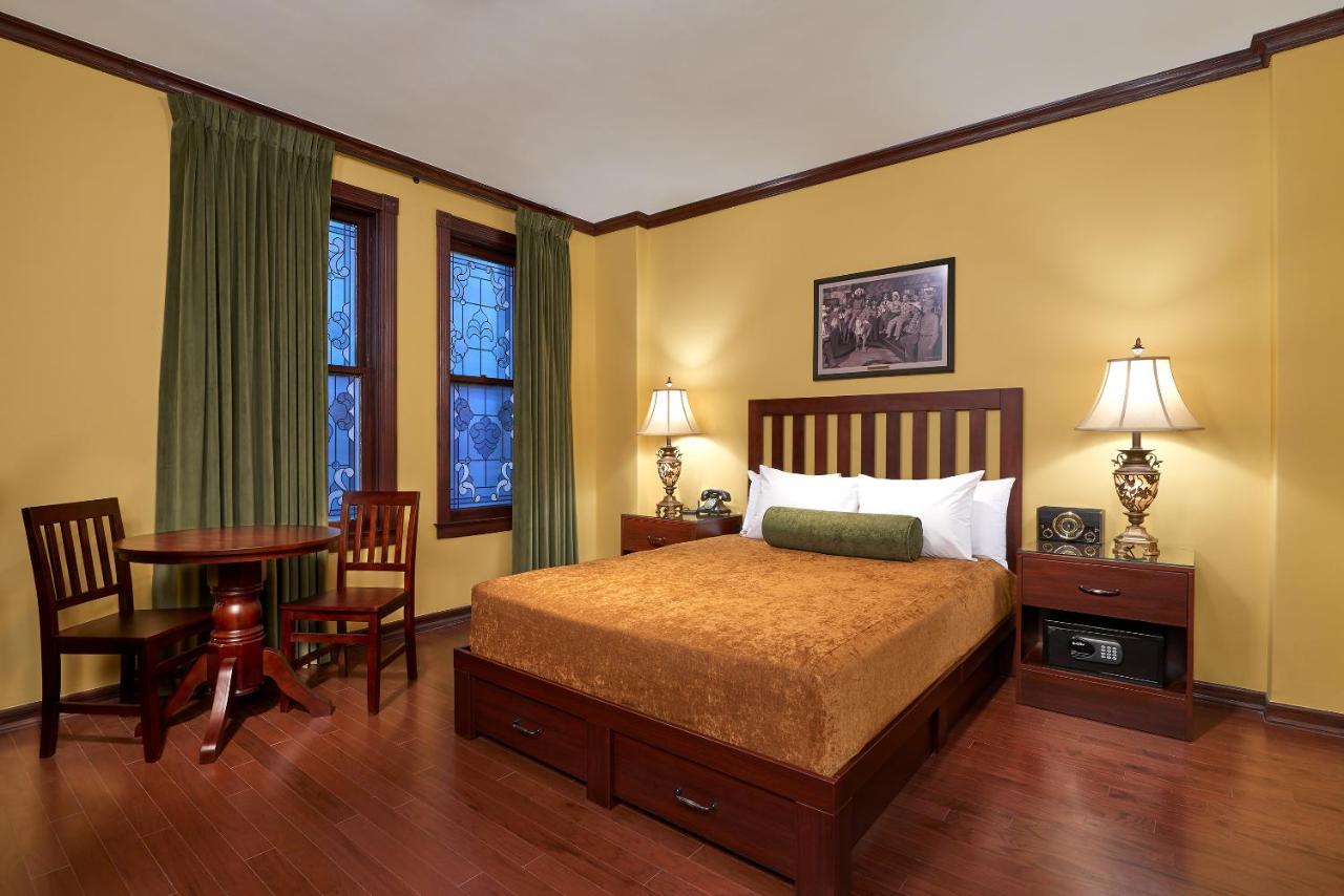 Hotel Apache