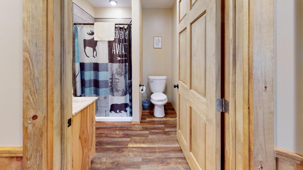 | Rough Cut Lodge