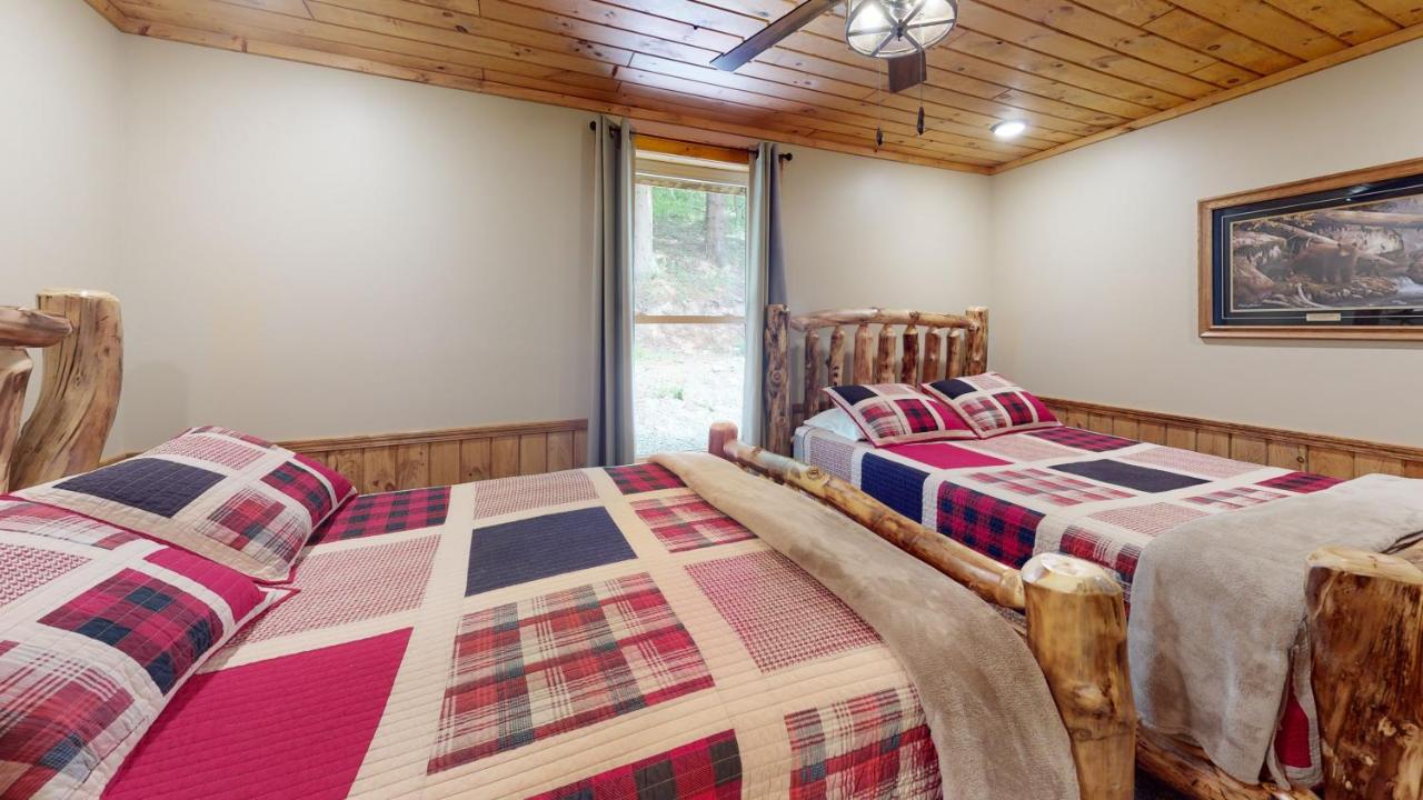 | Rough Cut Lodge