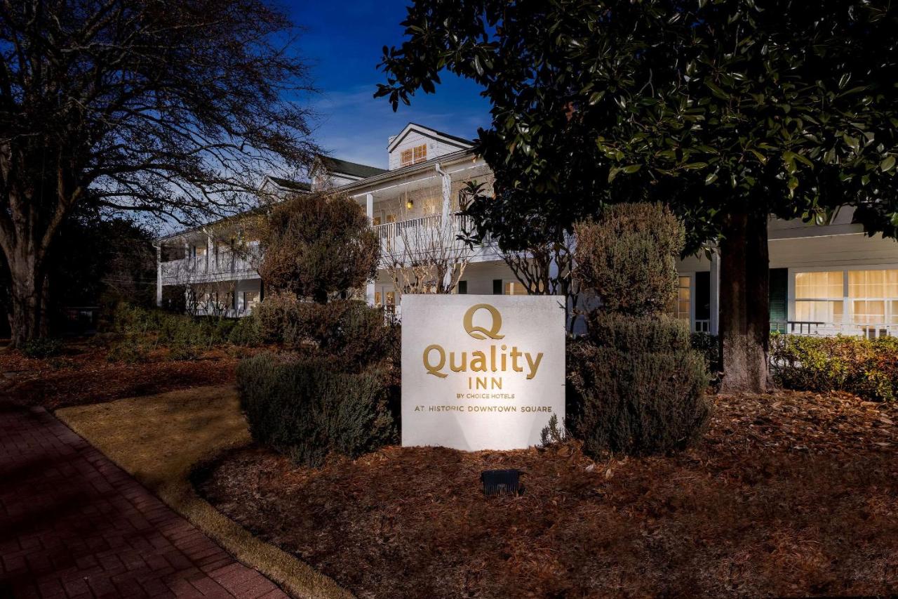 | Quality Inn Fayetteville Near Historic Downtown Square