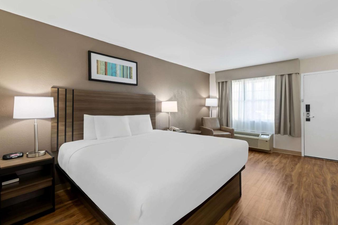 | Quality Inn Fayetteville Near Historic Downtown Square