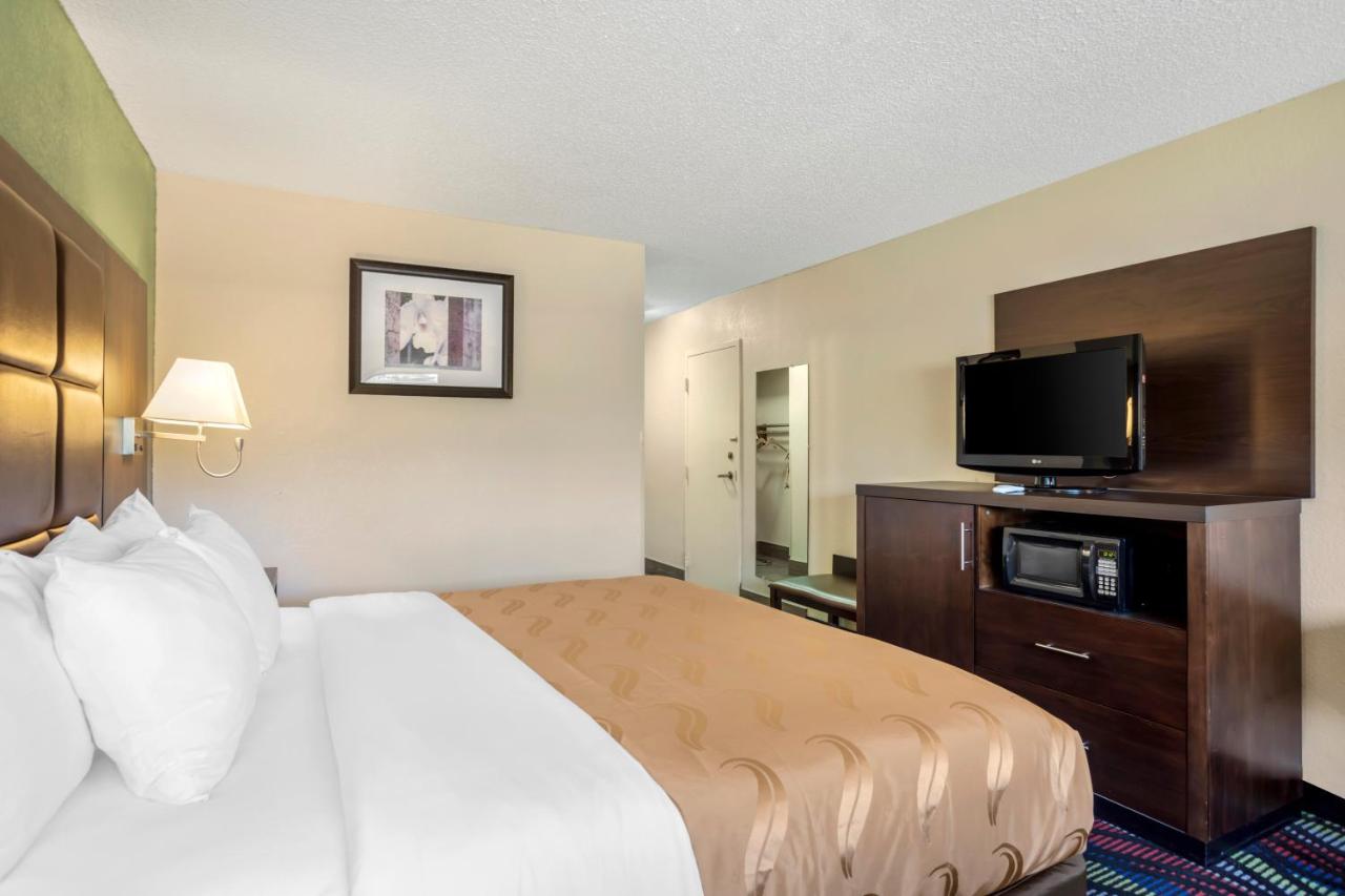 King Room - Accessible/Non-Smoking at Quality Inn Cookeville