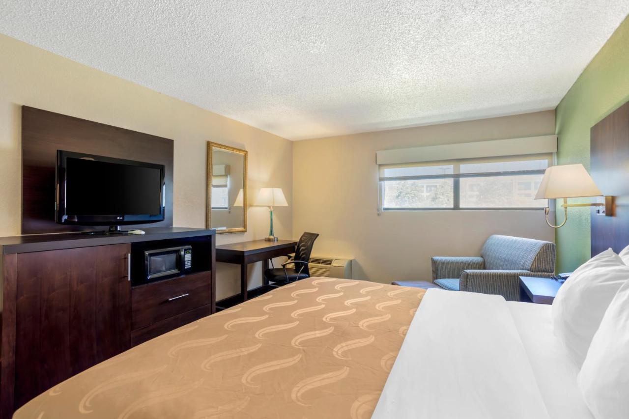 King Room - Accessible/Non-Smoking at Quality Inn Cookeville
