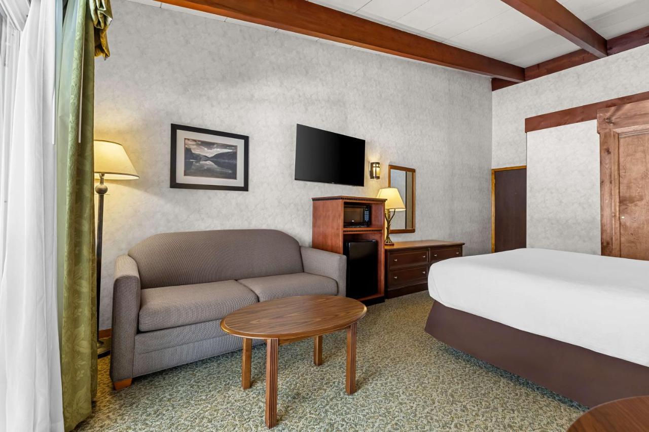 King Room - Second Floor at Best Western Adirondack Inn
