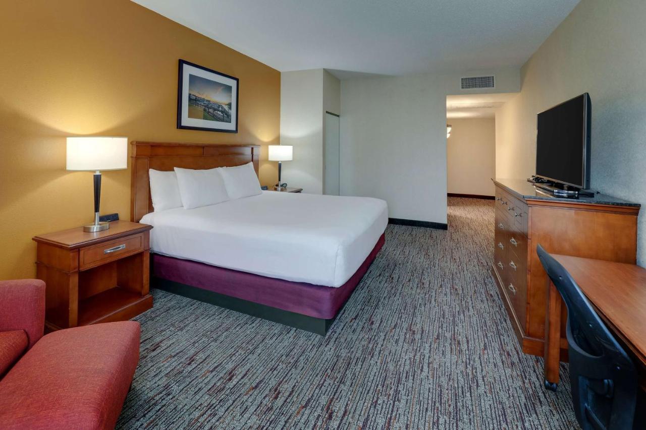 Deluxe King Room with Spa Bath at Drury Inn & Suites Charlotte Northlake