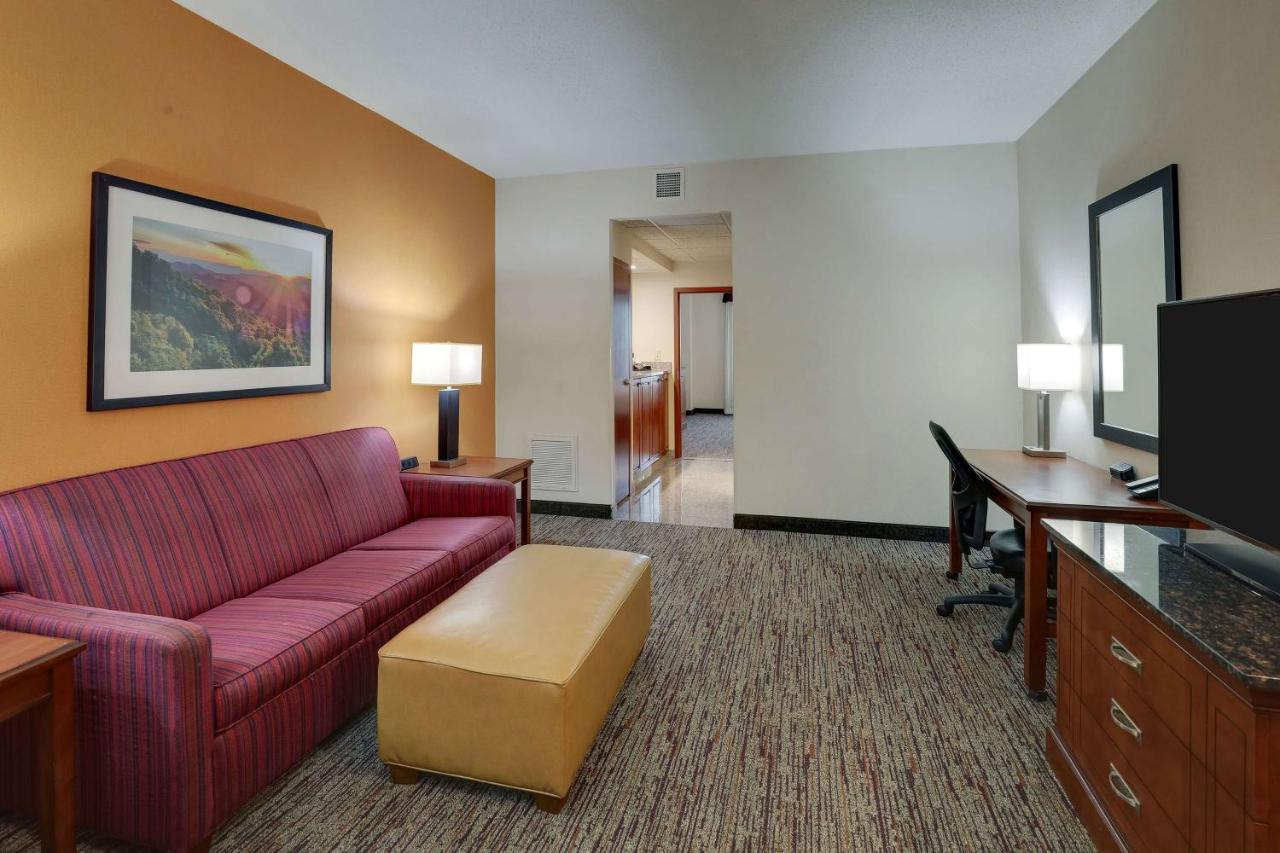Queen Suite with Sofa Bed at Drury Inn & Suites Charlotte Northlake