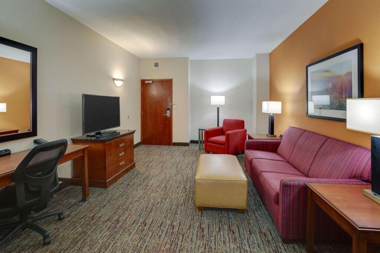 Queen Suite with Sofa Bed at Drury Inn & Suites Charlotte Northlake