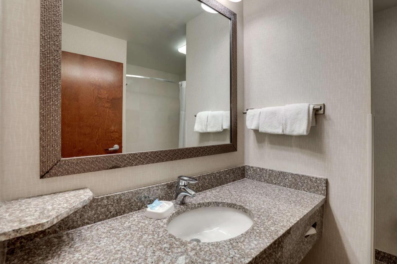 Deluxe King Room - High Floor at Drury Inn & Suites Charlotte Northlake
