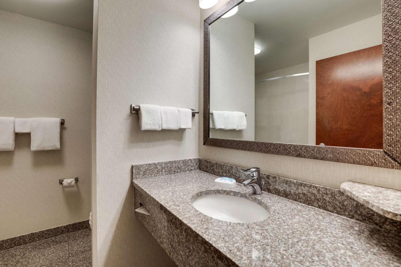 Queen Suite with Sofa Bed at Drury Inn & Suites Charlotte Northlake
