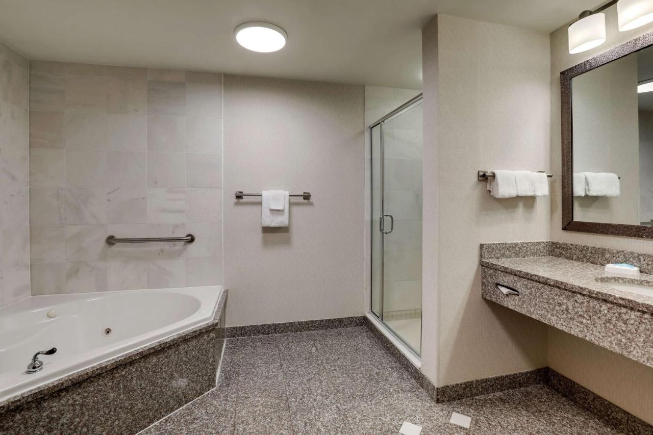 Deluxe King Room with Spa Bath at Drury Inn & Suites Charlotte Northlake