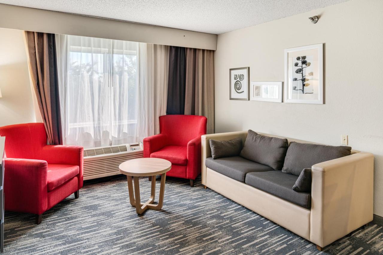 Extended Stay Two-Bedroom Suite with One King and Two Queen Beds - Kitchenette/Non-Smoking at Country Inn & Suites by Radisson, Brookings, SD