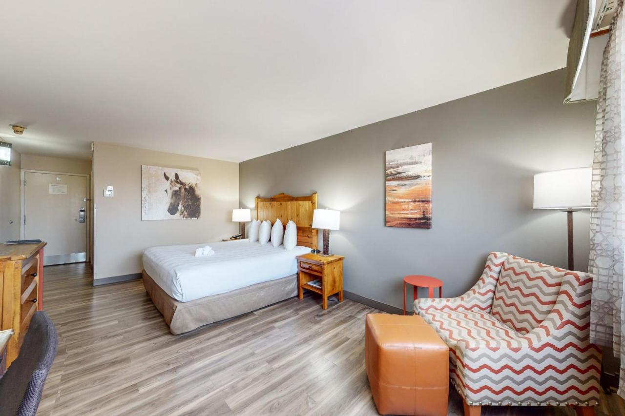King Room - Non-Smoking/Pet Friendly at Best Western Plus Rio Grande Inn