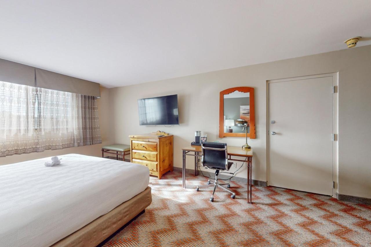 King Room with Pool View - Non-Smoking at Best Western Plus Rio Grande Inn
