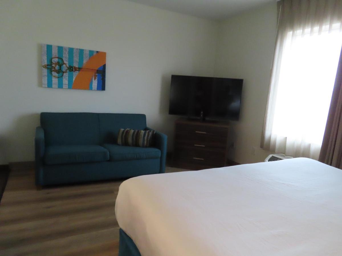 King Suite with Roll-In Shower - Accessible/Non-Smoking at MainStay Suites Denver International Airport