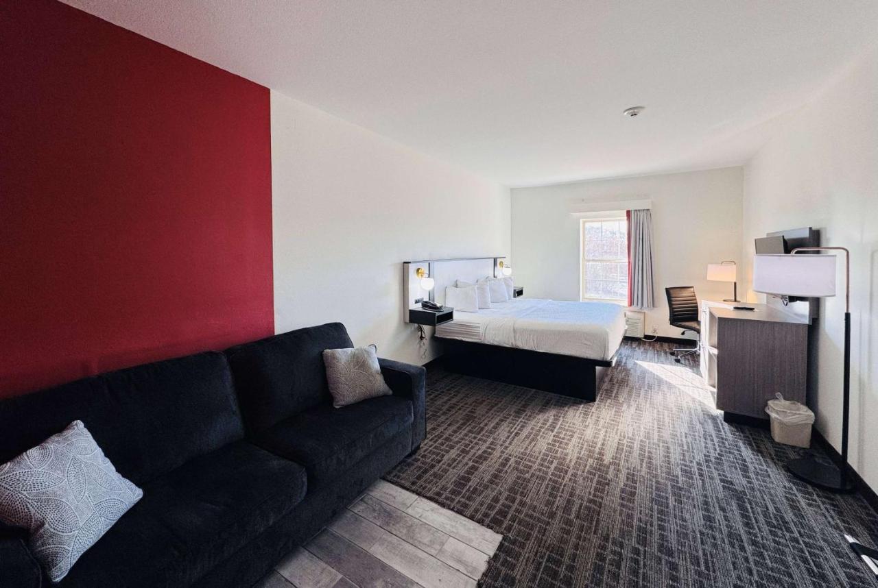 King Room - Non-Smoking at Ramada by Wyndham Sparta/At Speedway