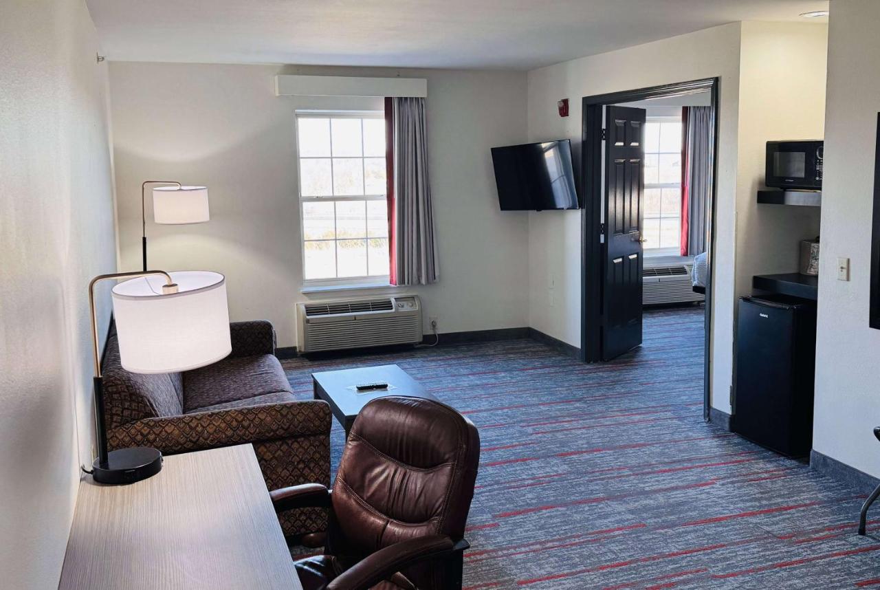 Suite with Spa Bath at Ramada by Wyndham Sparta/At Speedway