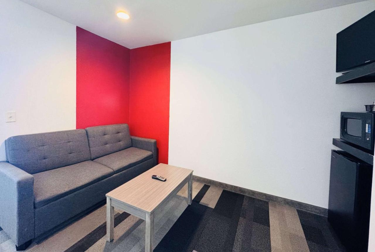 King Studio with Sofa Bed at Ramada by Wyndham Sparta/At Speedway